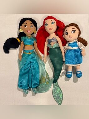 Disney Princess Plush Dolls Bundle Jasmine Ariel Bell in Blue